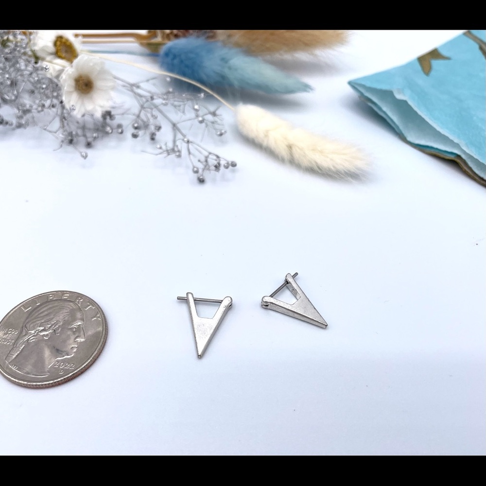 India Hicks The Fin Silver Tone Hook Earrings signed
